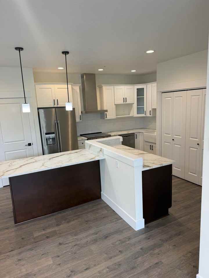 4885 River Rd N - Photo 3 of 23