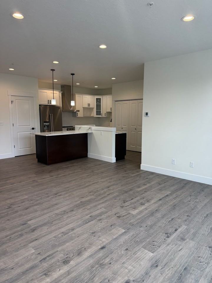 4885 River Rd N - Photo 4 of 23