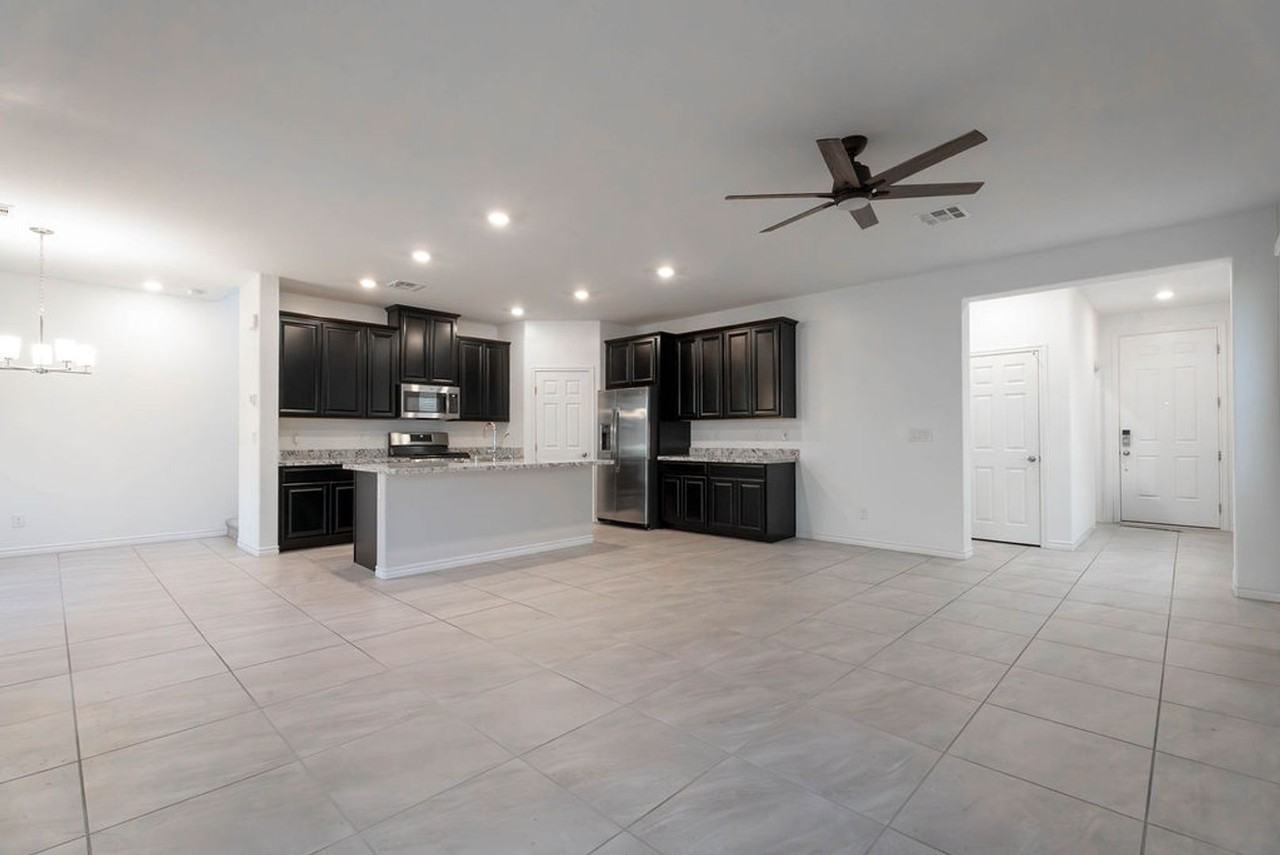 7126 Calvert Cliffs St - Photo 3 of 44