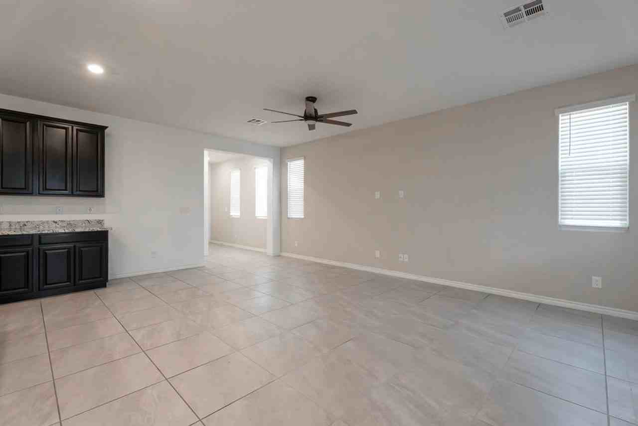 7126 Calvert Cliffs St - Photo 4 of 44