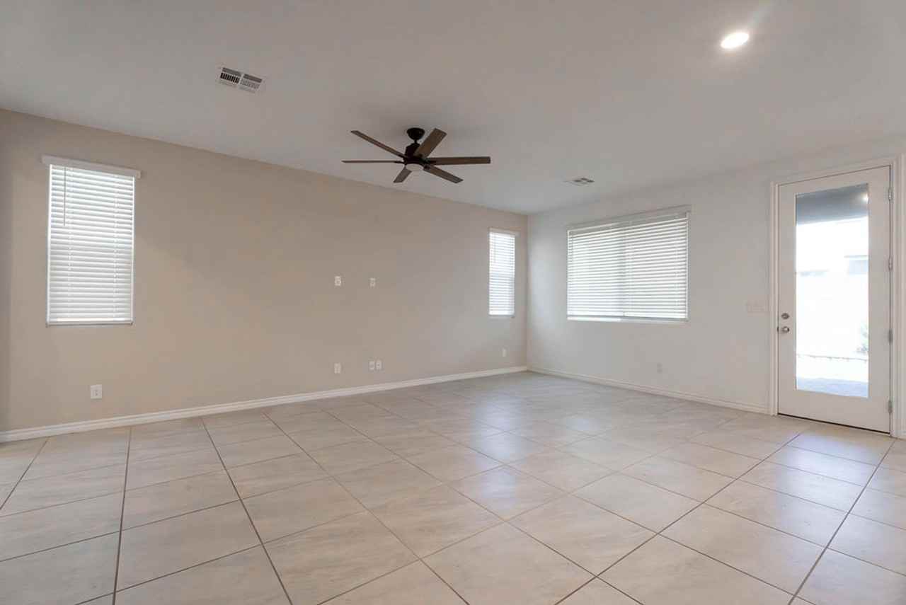 7126 Calvert Cliffs St - Photo 5 of 44