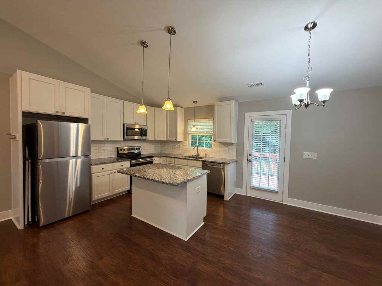 1656 Woodbrooke Dr - Photo 3 of 19