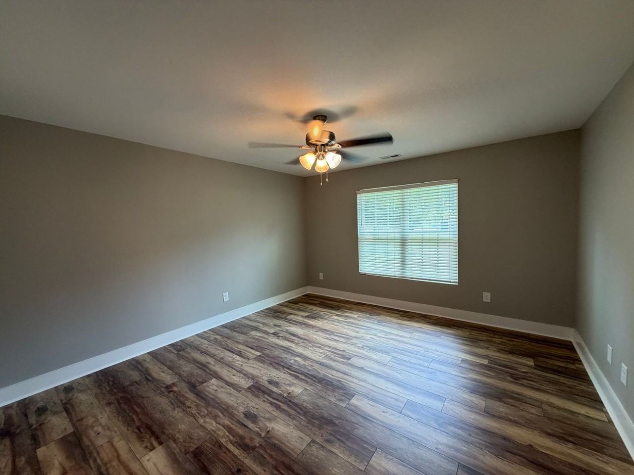1656 Woodbrooke Dr - Photo 7 of 19