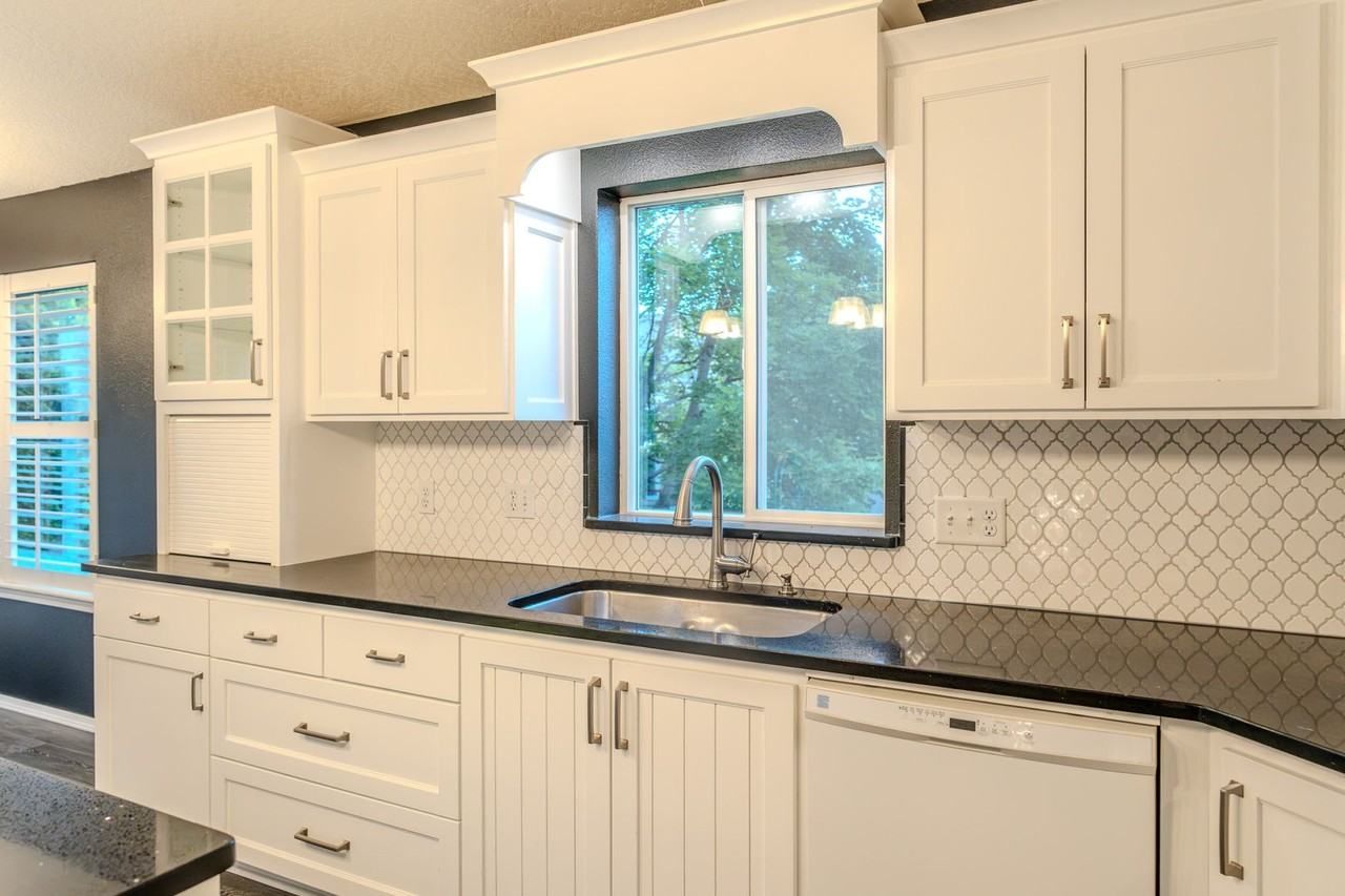 217 S Coho Rd - Photo 2 of 50