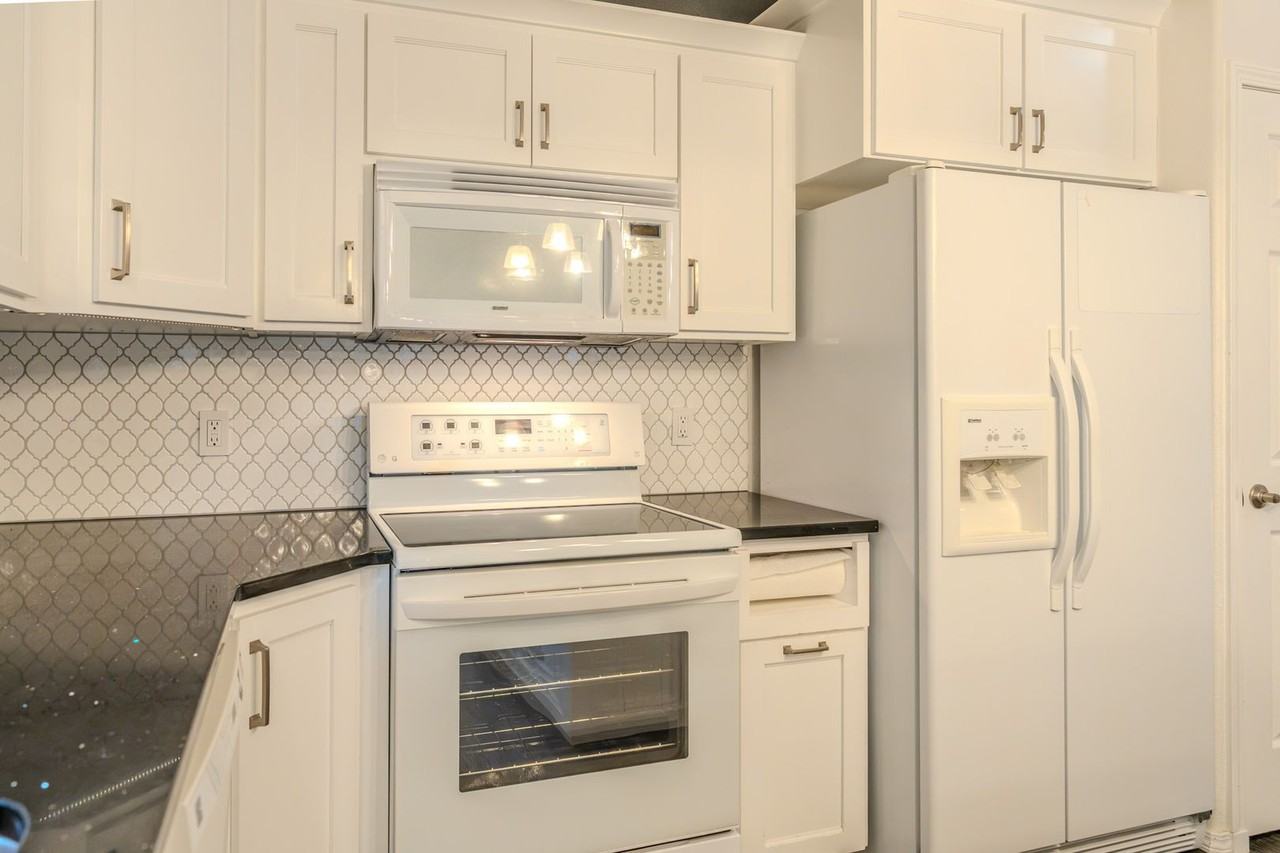 217 S Coho Rd - Photo 3 of 50