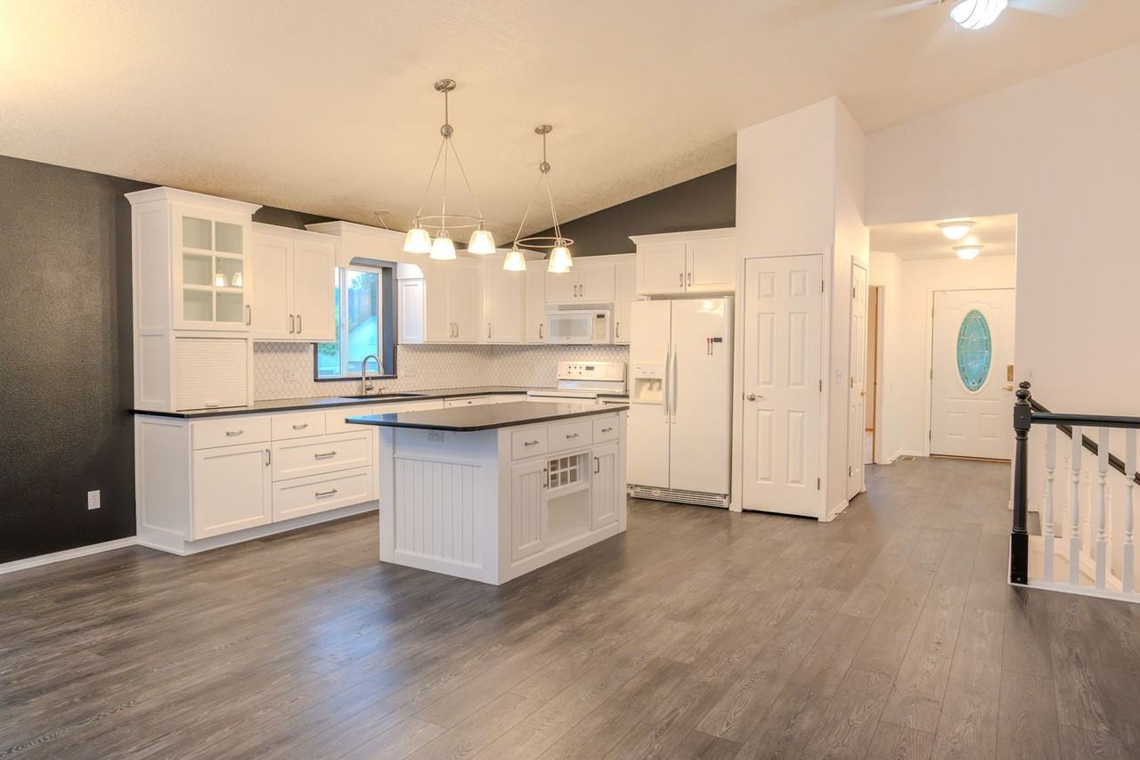 217 S Coho Rd - Photo 7 of 50