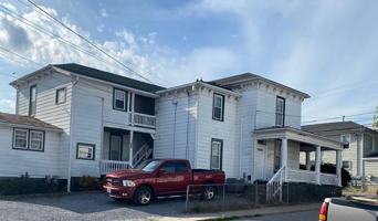featured image of 702 Nelson St