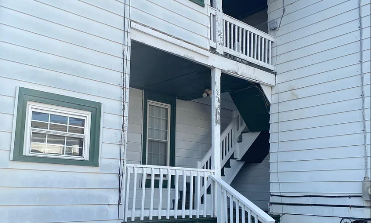 702 Nelson St - Photo 2 of 12