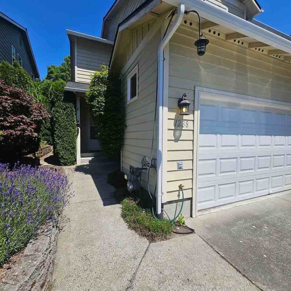 1288 Nw Amanda Loop - Photo 2 of 18