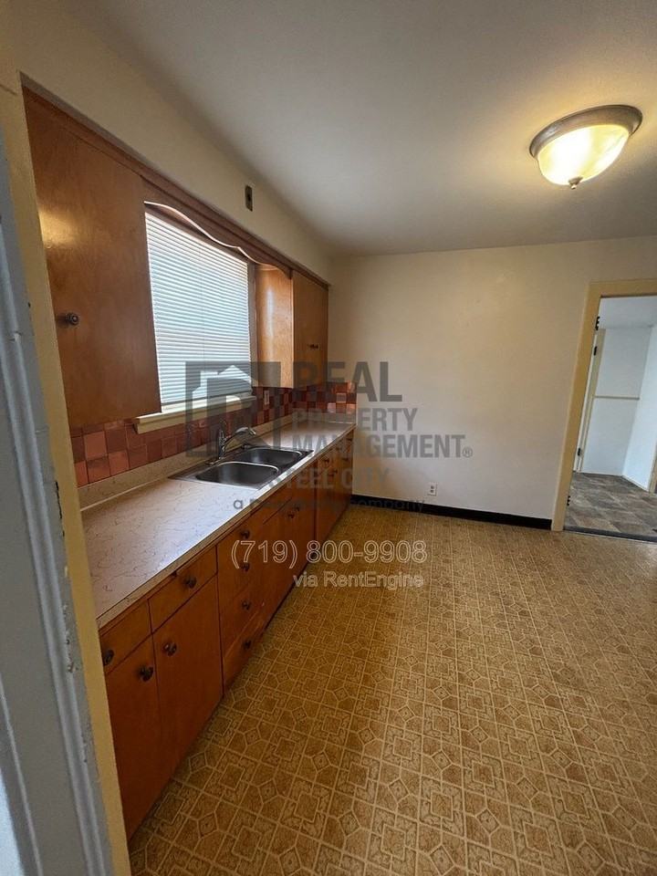 1811 E Evans Ave - Photo 4 of 14