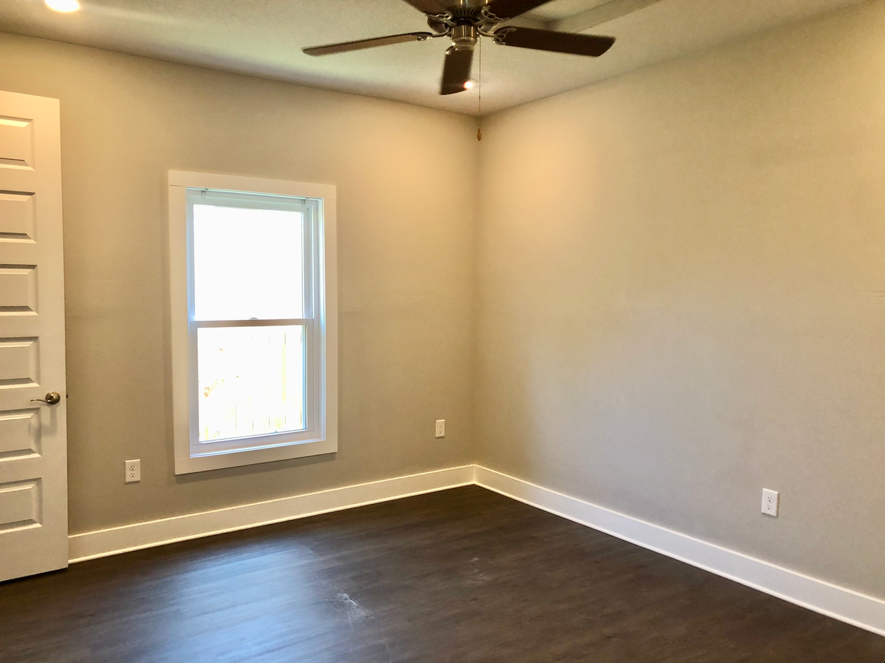 241 N H St - Photo 3 of 7