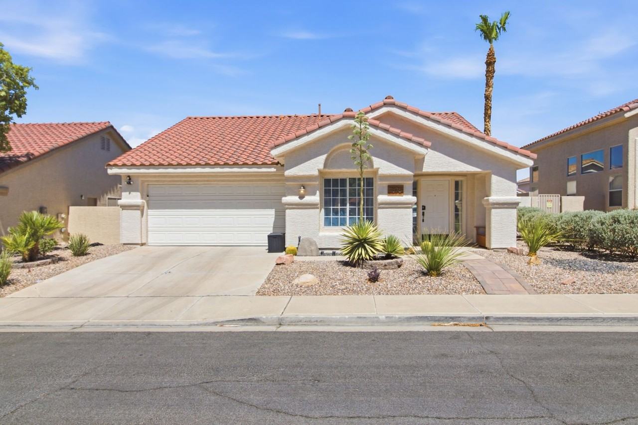 1876 Mesquite Canyon Dr - Photo 4 of 37