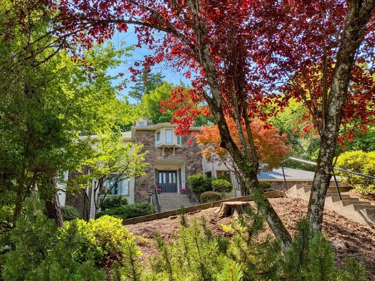 18132 Westview Dr - Photo 4 of 13