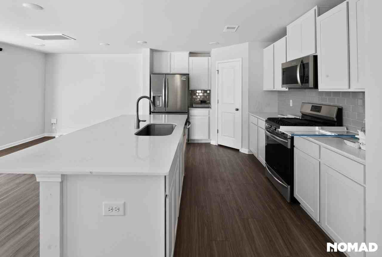 6 Parkwood Ct - Photo 3 of 35