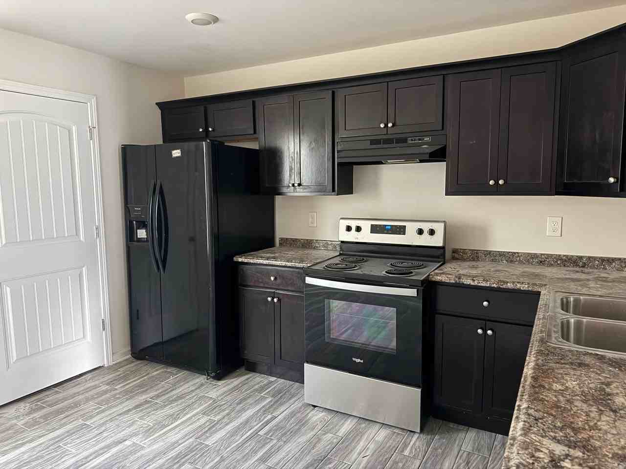 1605 Gambill Wood Dr - Photo 2 of 7