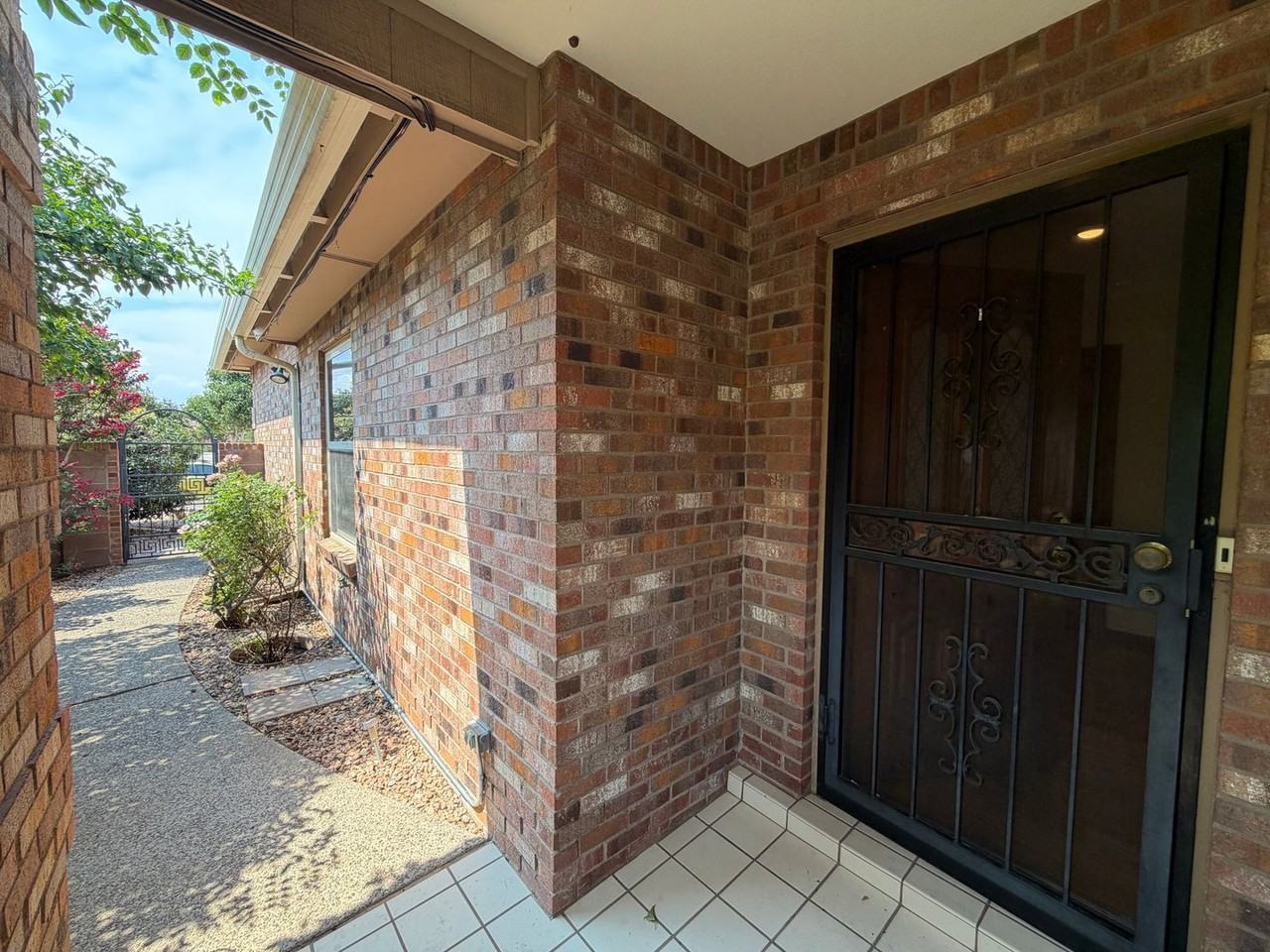 9212 Admiral Lowell Ave Ne - Photo 2 of 21