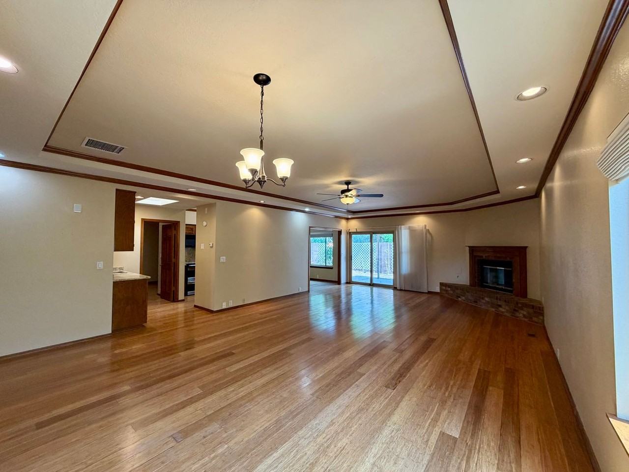 9212 Admiral Lowell Ave Ne - Photo 4 of 21