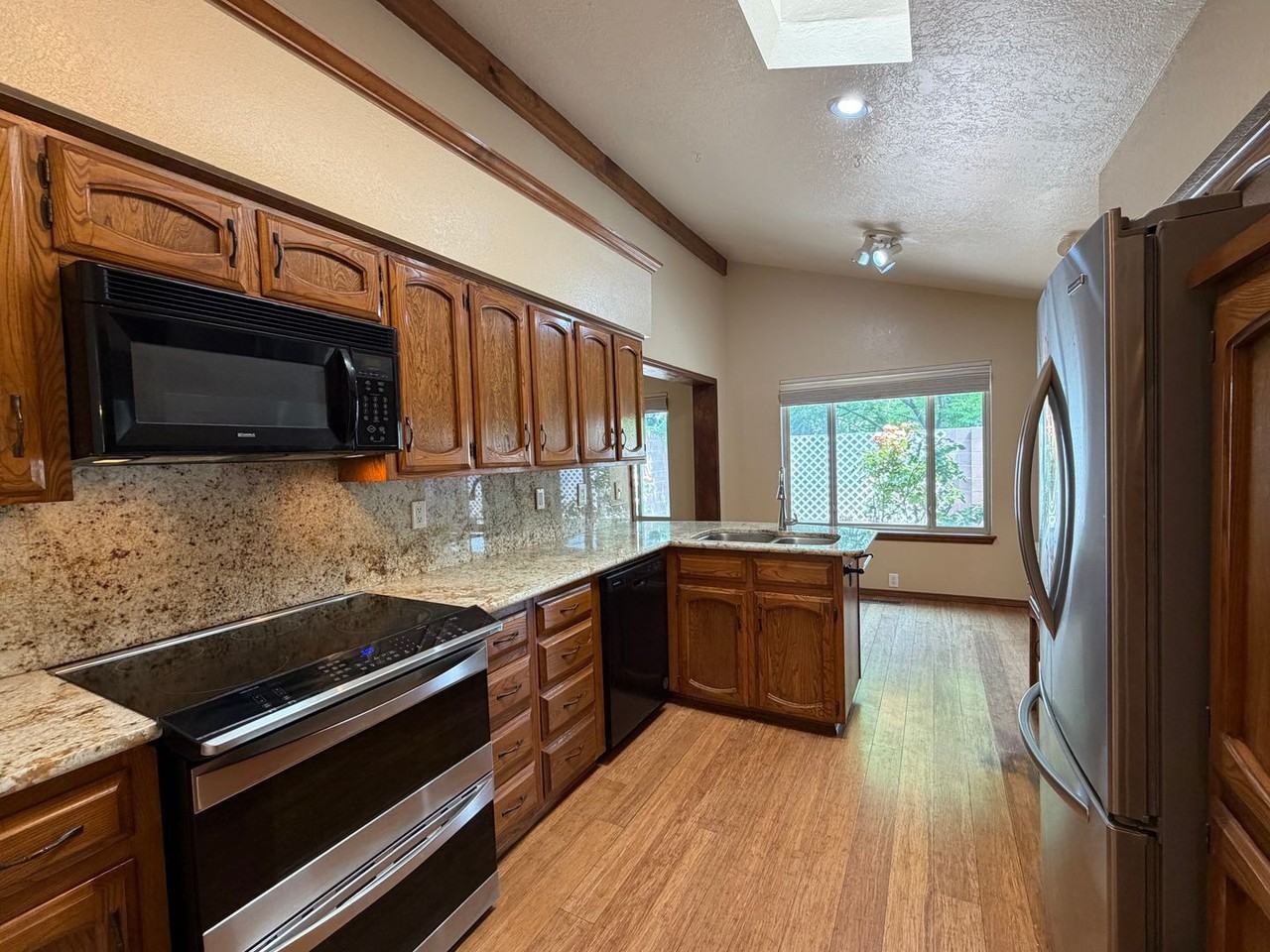 9212 Admiral Lowell Ave Ne - Photo 7 of 21