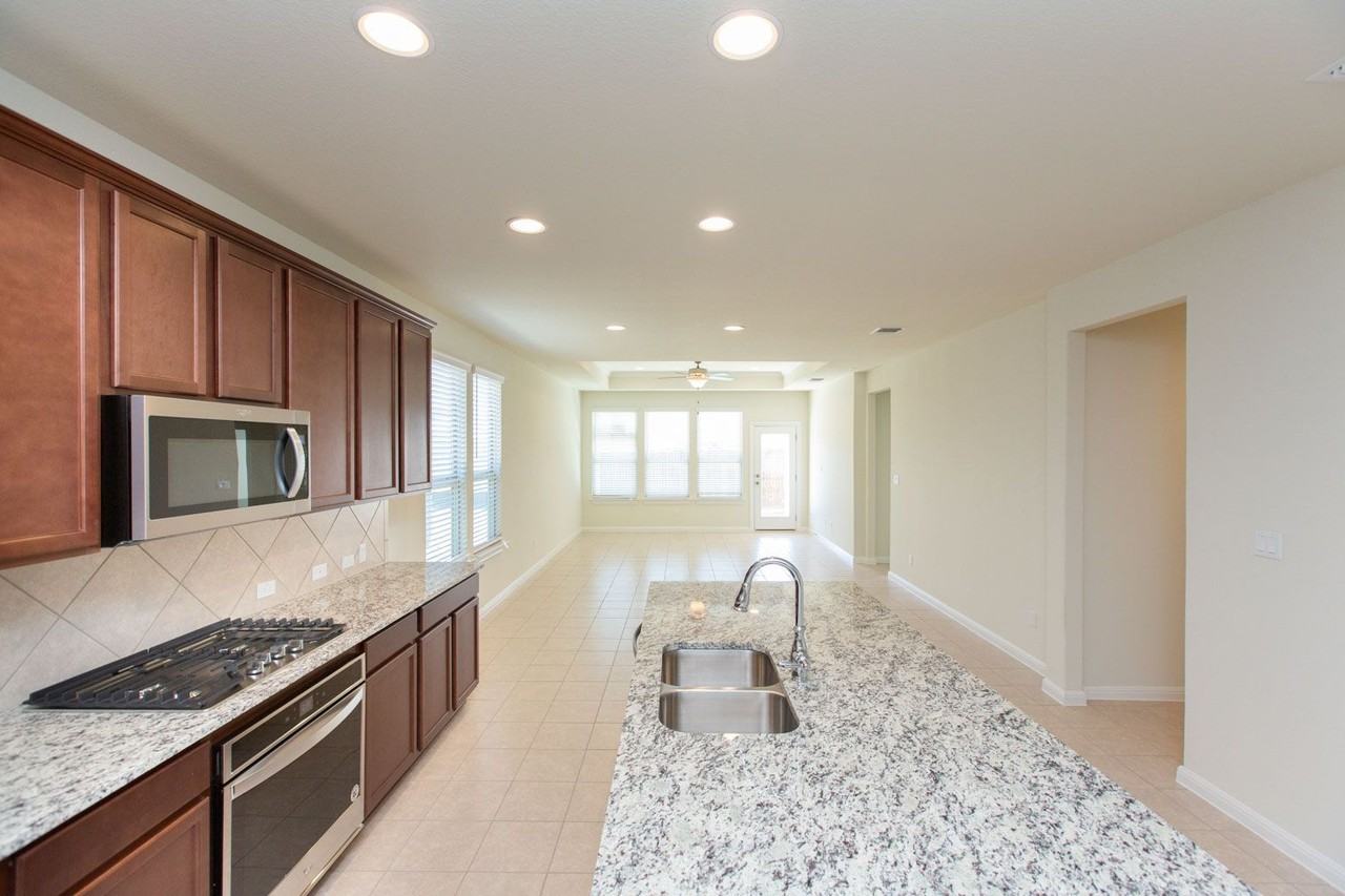3011 Betony St - Photo 3 of 36