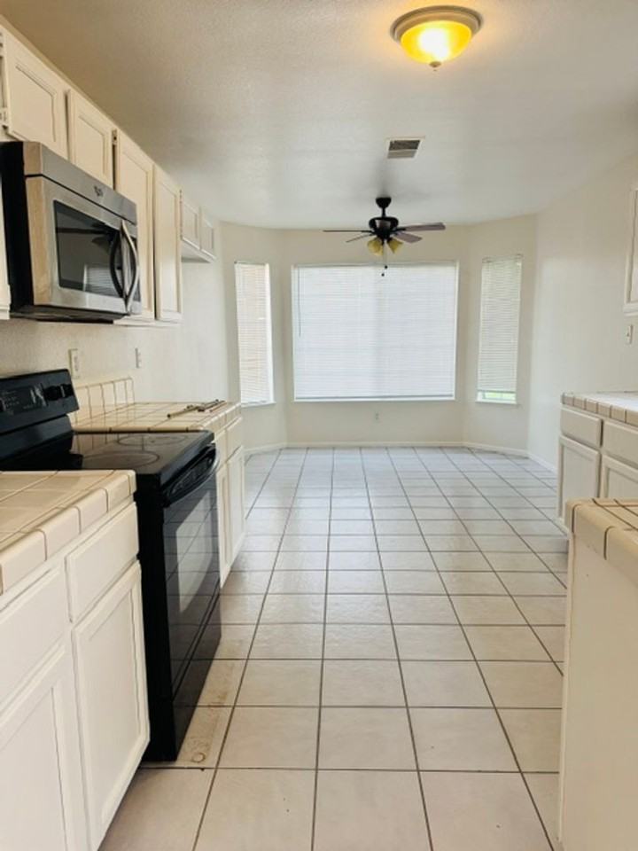 9004 Pine Ridge Way - Photo 5 of 20