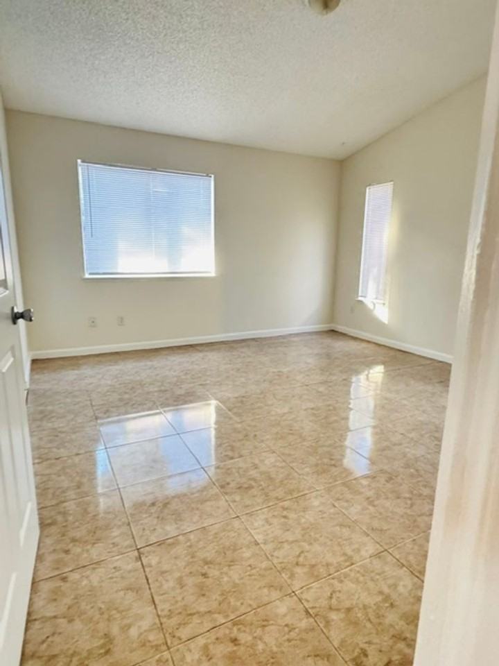 9004 Pine Ridge Way - Photo 7 of 20