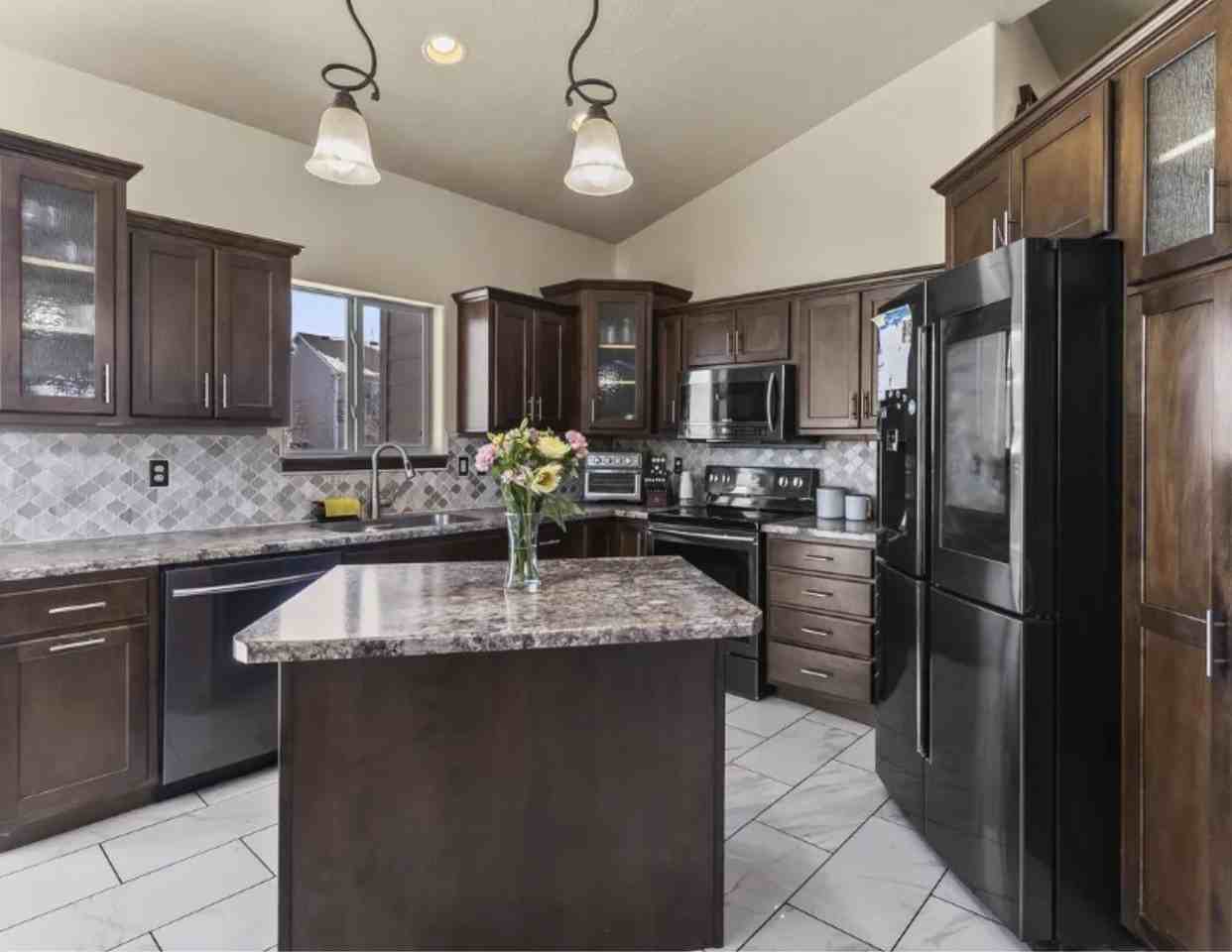 1108 N Mossy Oak Ave - Photo 7 of 19