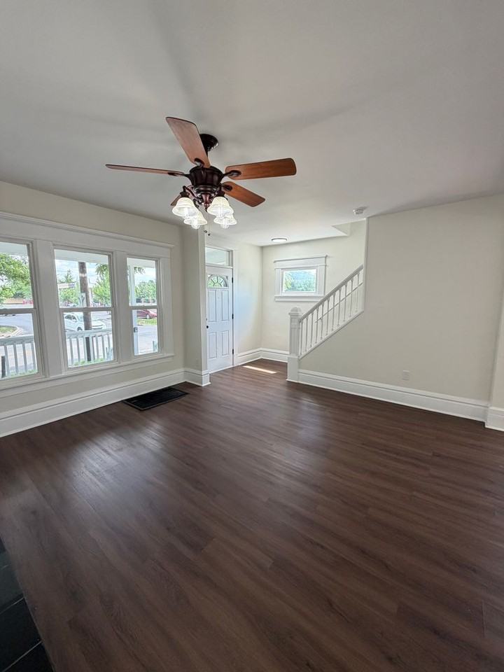 423 Sheldon Ave - Photo 3 of 20
