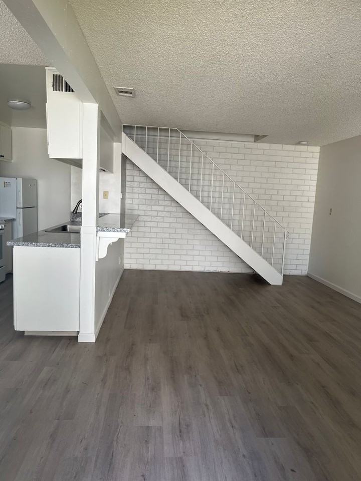 1703 Donner Ave #3 - Photo 2 of 23