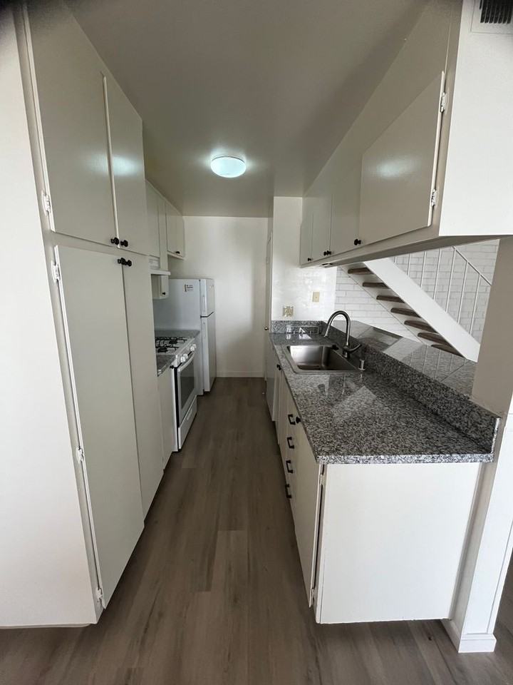 1703 Donner Ave #3 - Photo 5 of 23