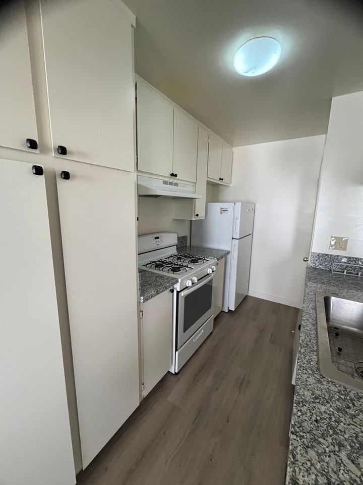 1703 Donner Ave #3 - Photo 7 of 23