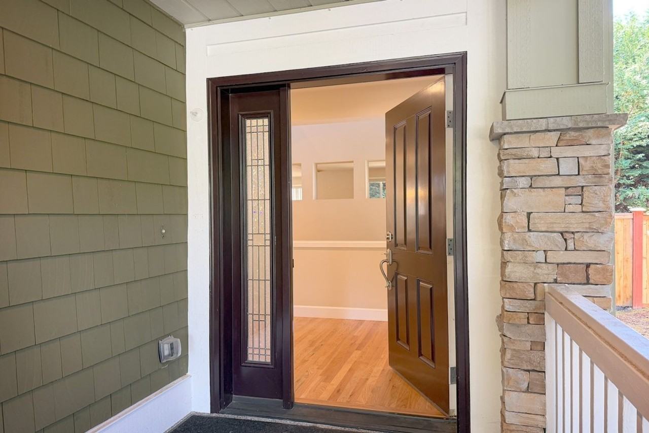 913 273rd Pl Se - Photo 3 of 36