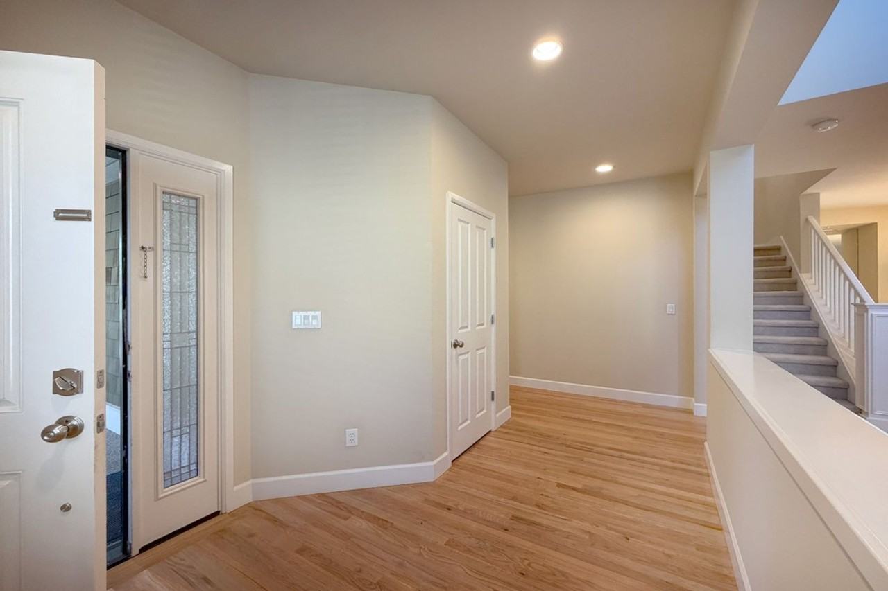 913 273rd Pl Se - Photo 4 of 36