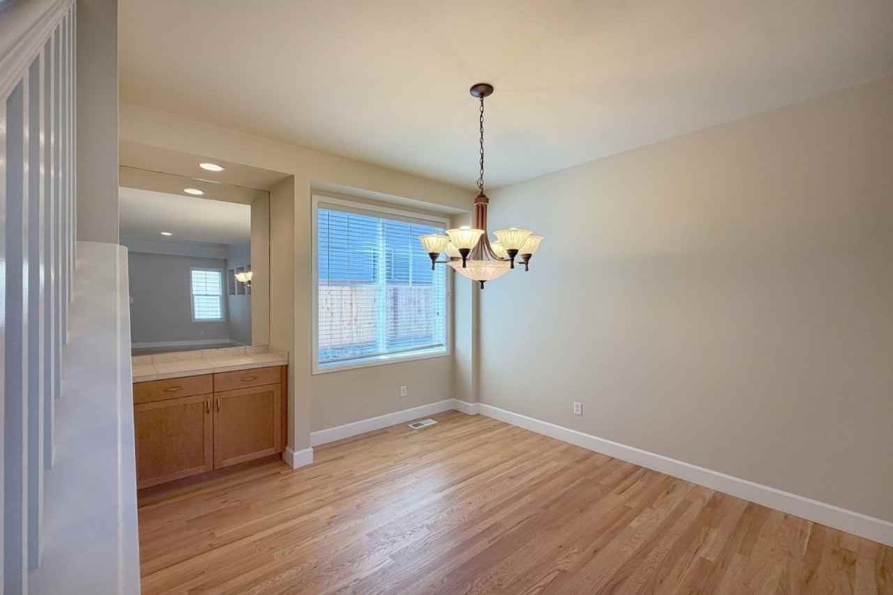 913 273rd Pl Se - Photo 6 of 36