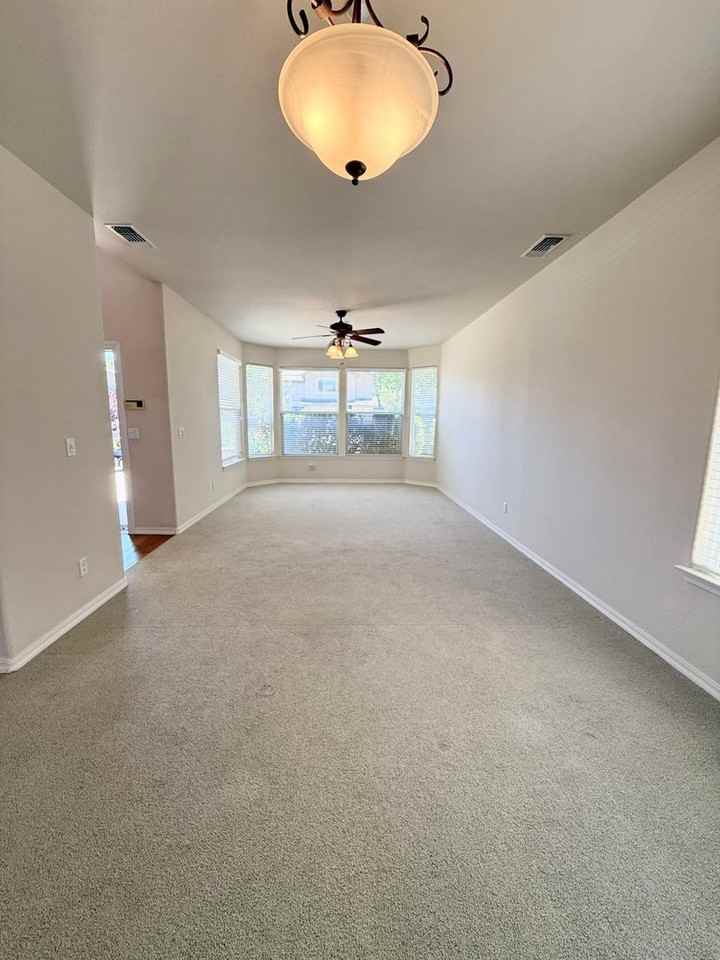 1090 Megan Ct - Photo 3 of 34