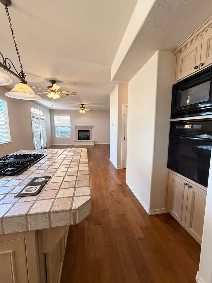 1090 Megan Ct - Photo 6 of 34