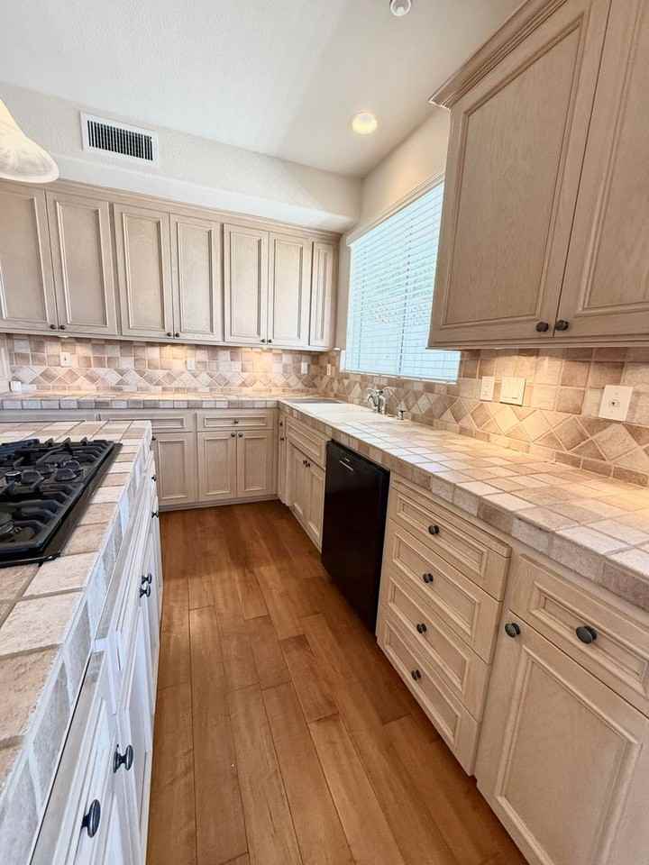 1090 Megan Ct - Photo 7 of 34