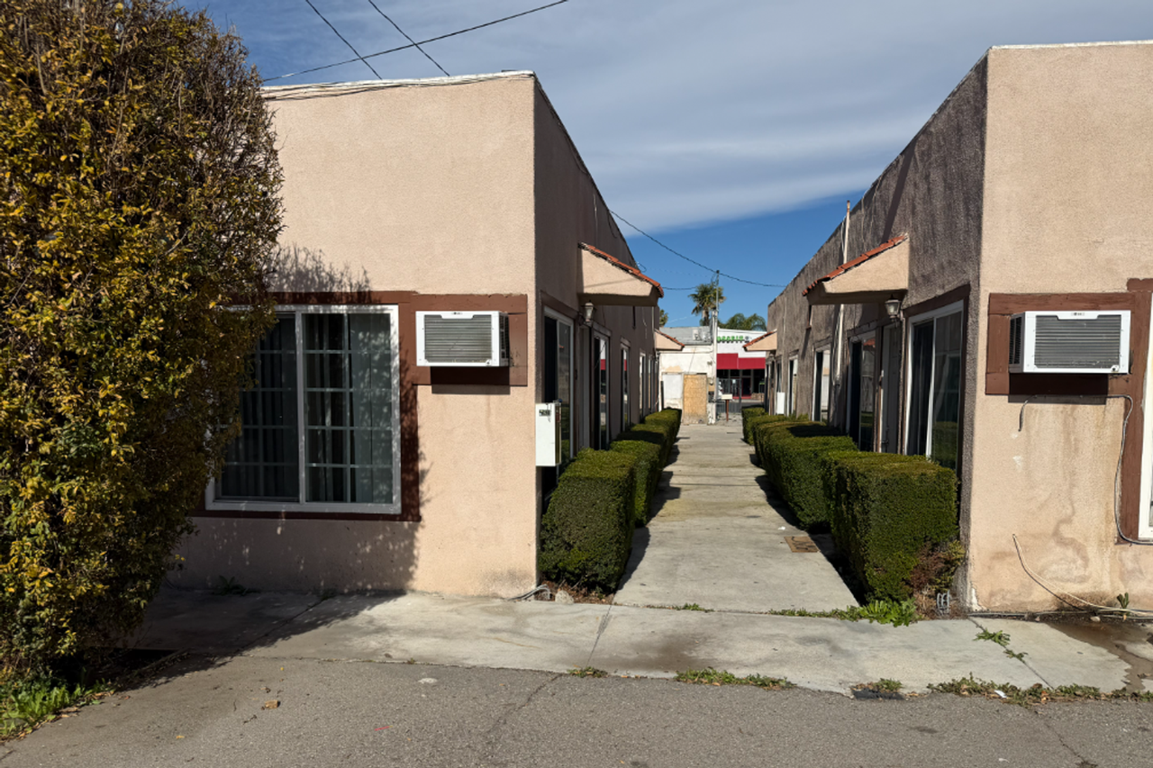 323 E Florida Ave - Photo 2 of 2