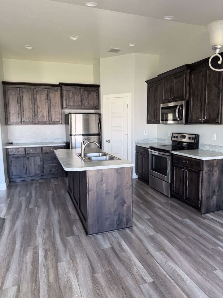 3395 Ventura Ave - Photo 3 of 11
