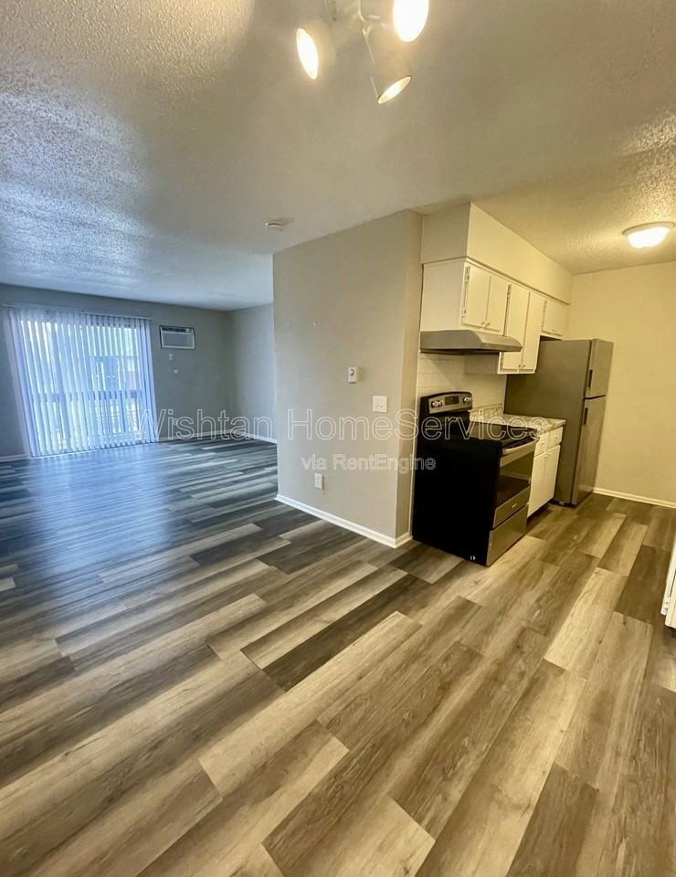 217 N Charleston Blvd #4 - Photo 4 of 17