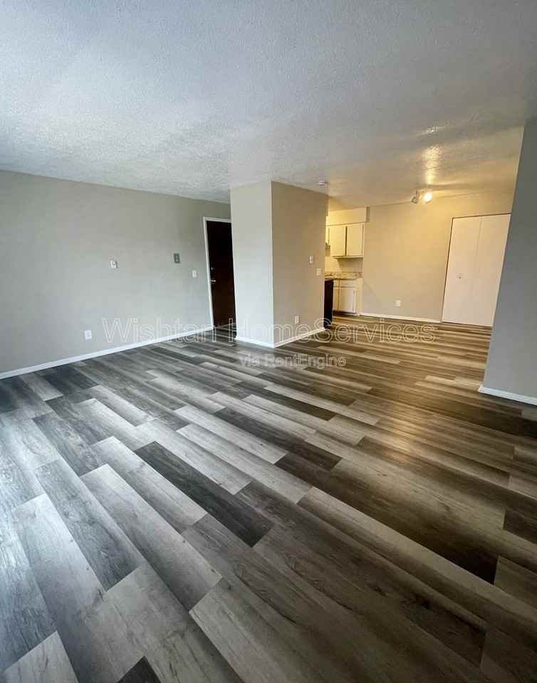 217 N Charleston Blvd #4 - Photo 7 of 17