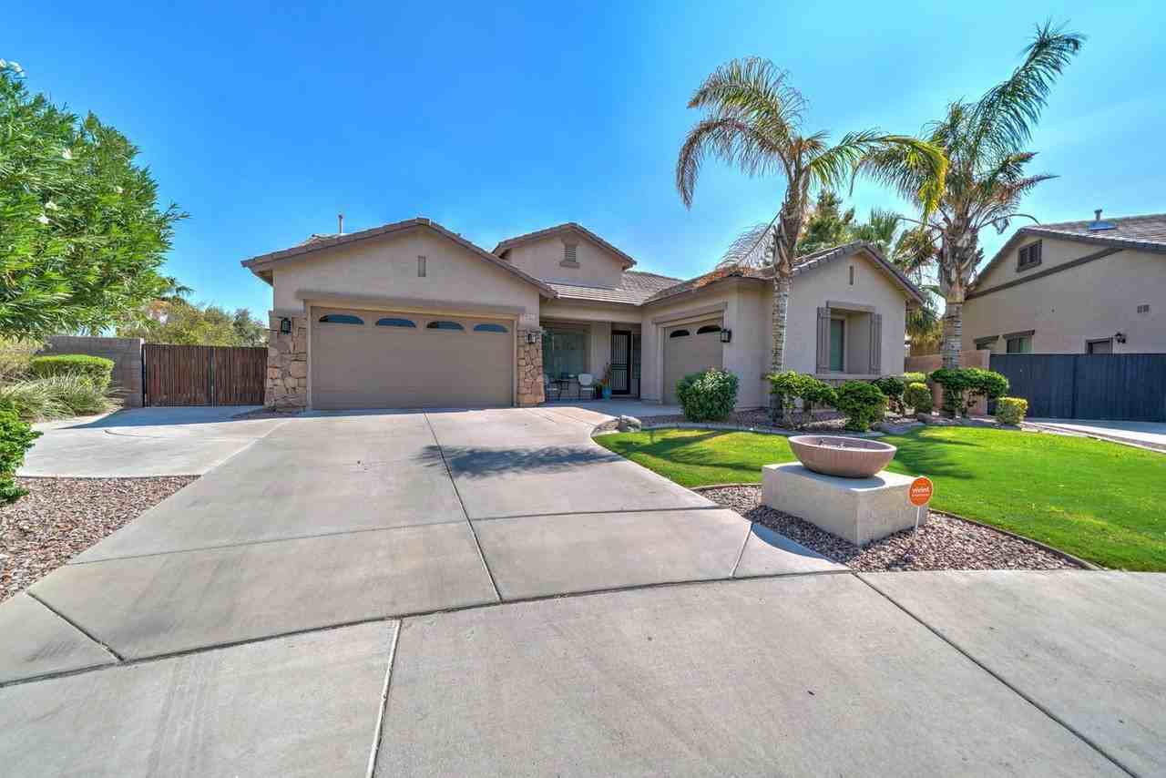 4221 S Danyell Dr - Photo 3 of 50