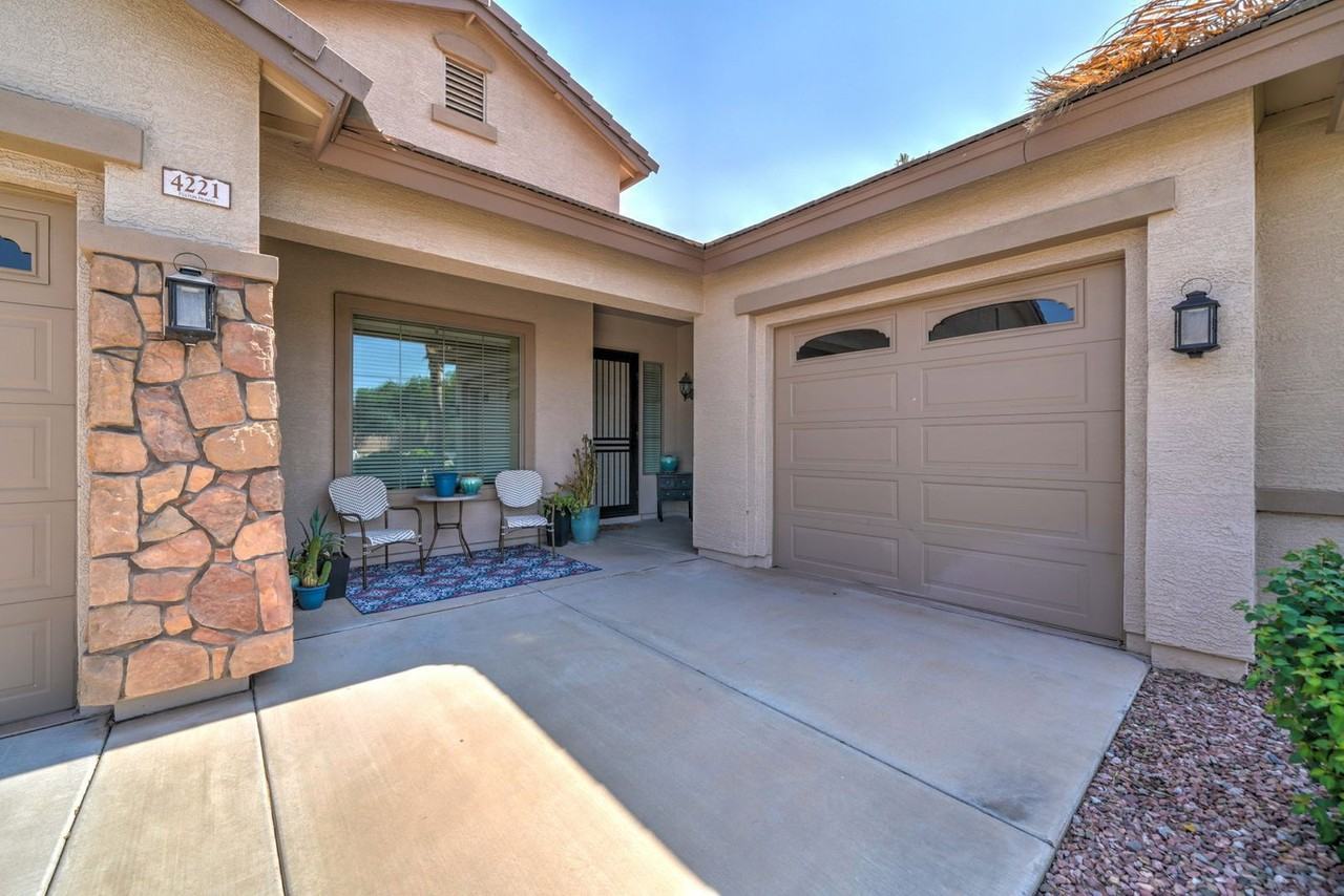 4221 S Danyell Dr - Photo 4 of 50