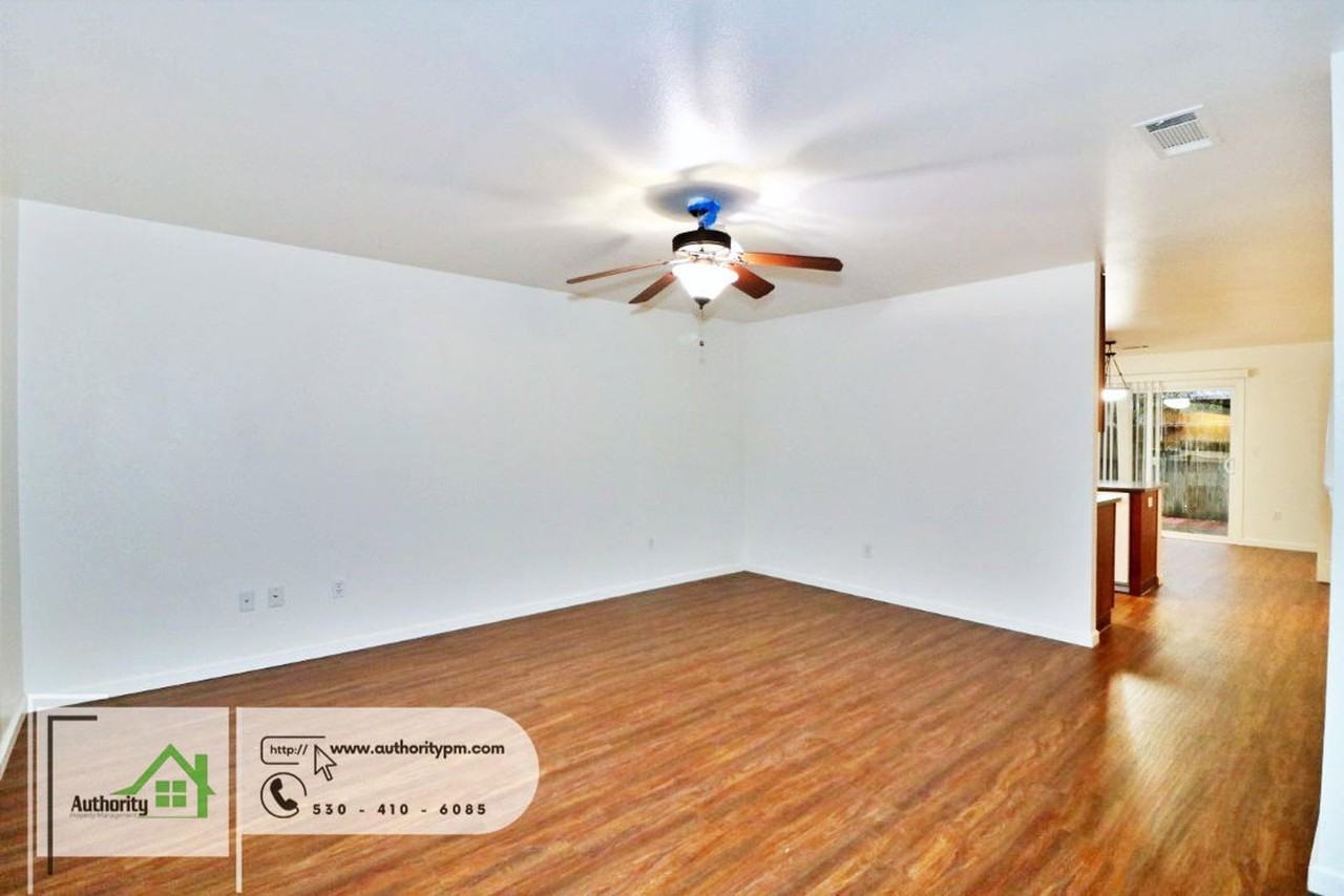 1729 Laurel Ave #B - Photo 5 of 25