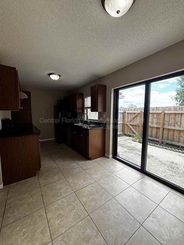 1627 Long Ridge Ct #1 - Photo 4 of 23