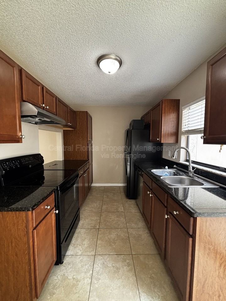 1627 Long Ridge Ct #1 - Photo 5 of 23