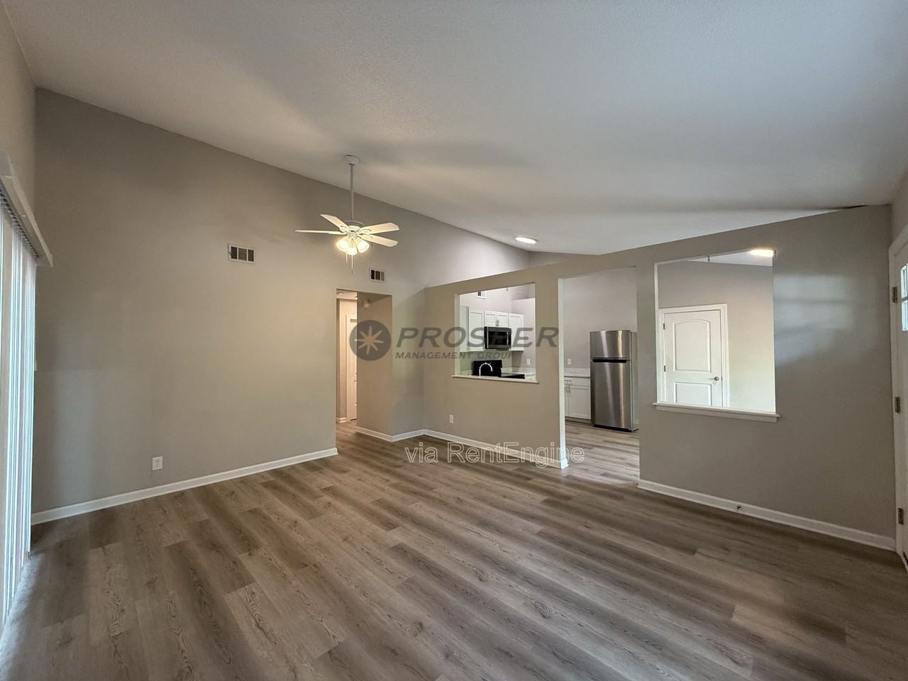 1047 Oakcrest Dr - Photo 3 of 28