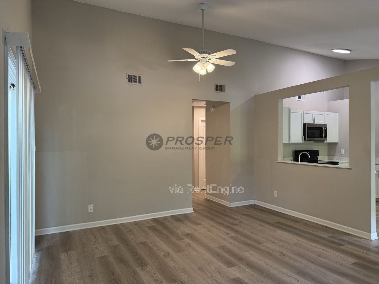 1047 Oakcrest Dr - Photo 4 of 28