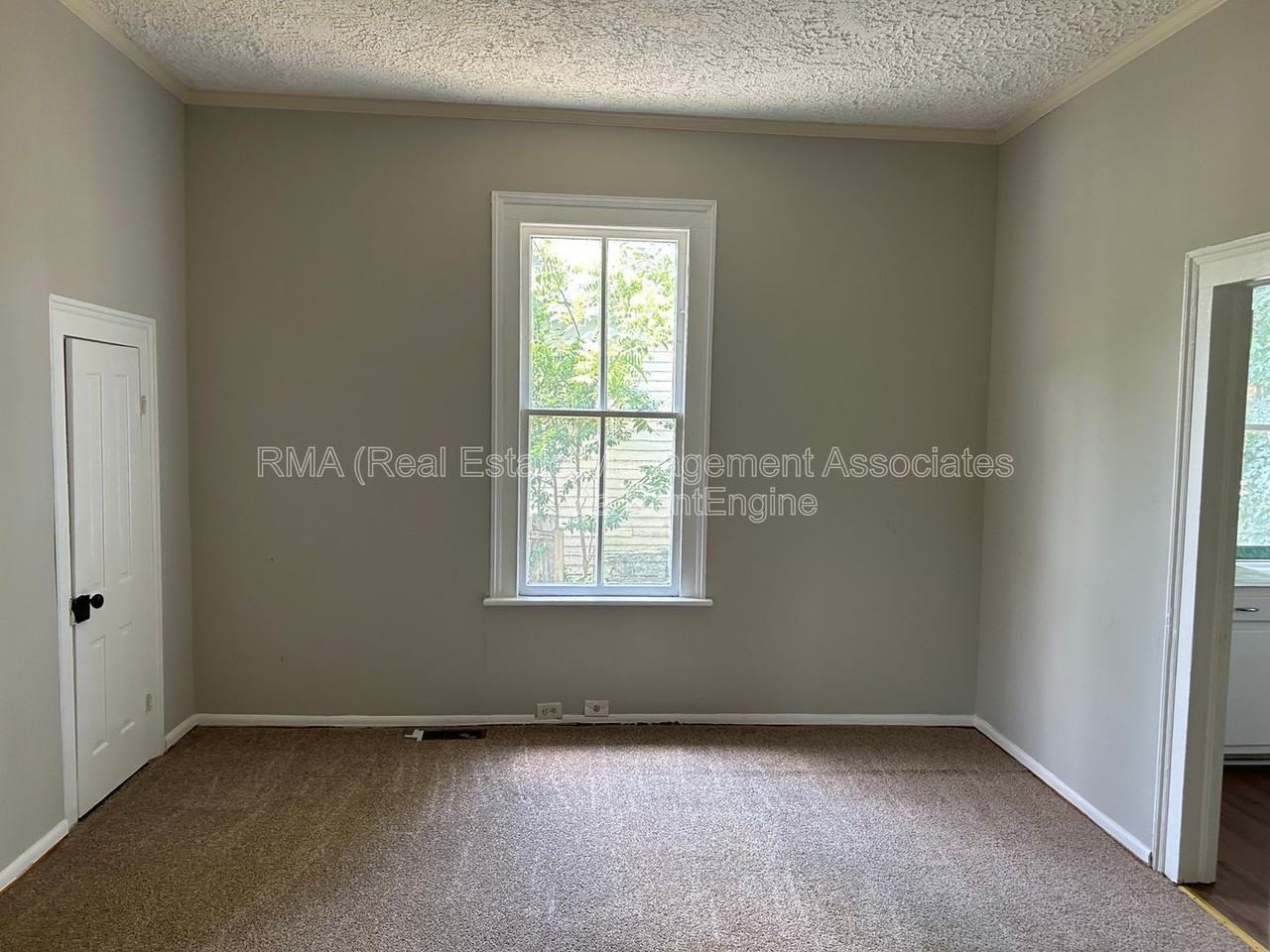 121 W Chappell St - Photo 2 of 6