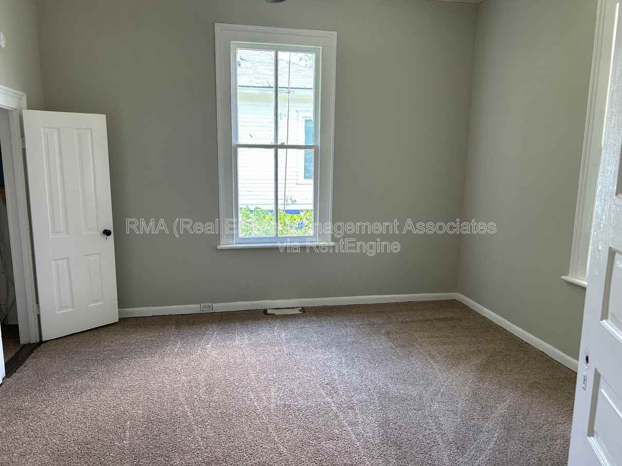 121 W Chappell St - Photo 3 of 6