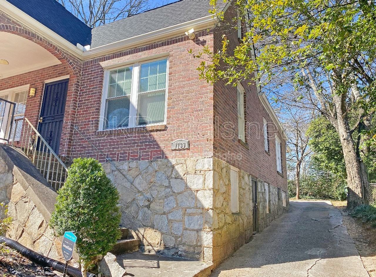 1739 Sylvan Rd Sw - Photo 3 of 31
